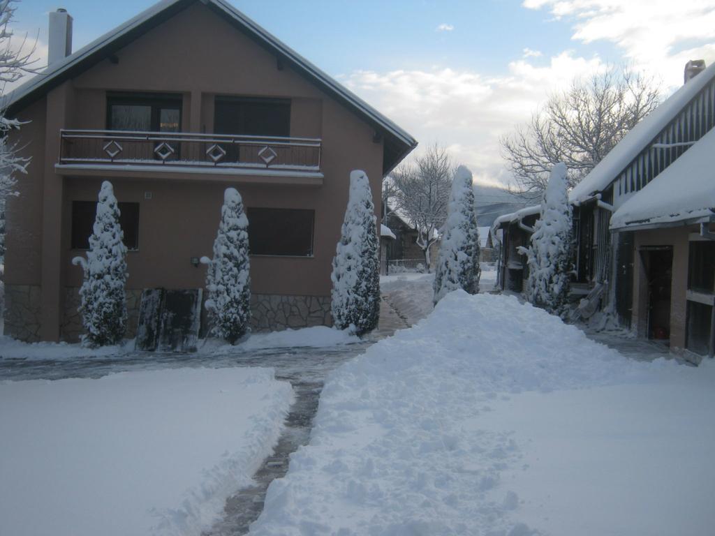 House Pribic Hotel Vrelo Koreničko Eksteriør billede